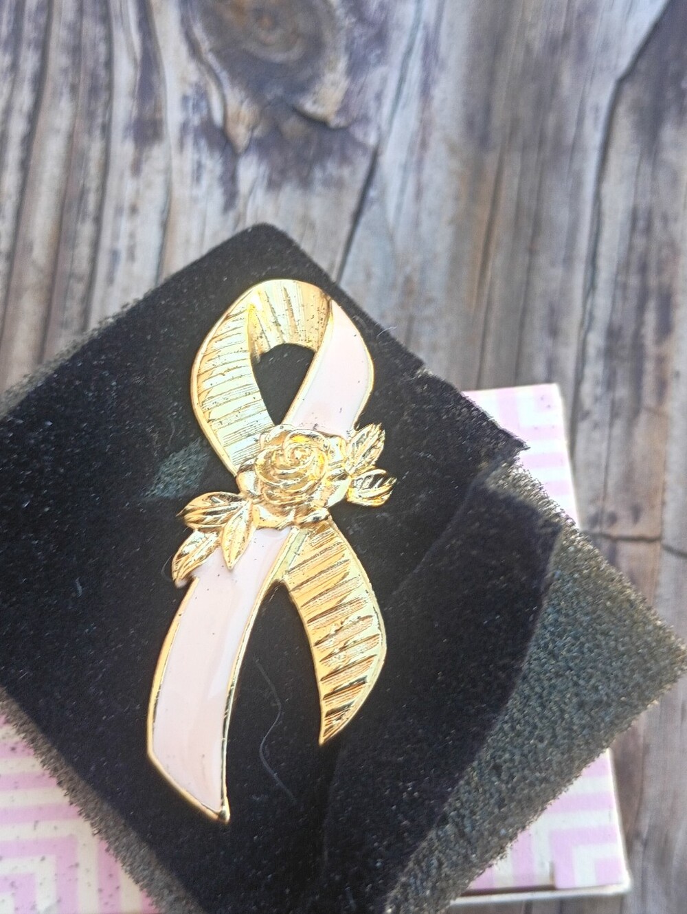 Avon 1993 Gold Pink Ribbon Rose Awareness Brooch In Boxe 2inches